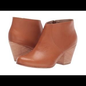 Fortress of Inca Adriana Coco ankle booties